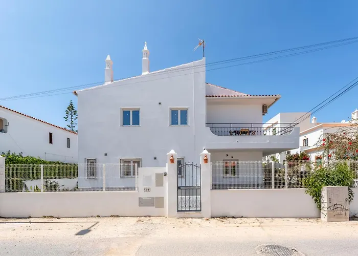 Apartment Vivenda Neves In By Lovelystay Albufeira